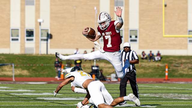 De Smet junior quarterback Dillon Duff